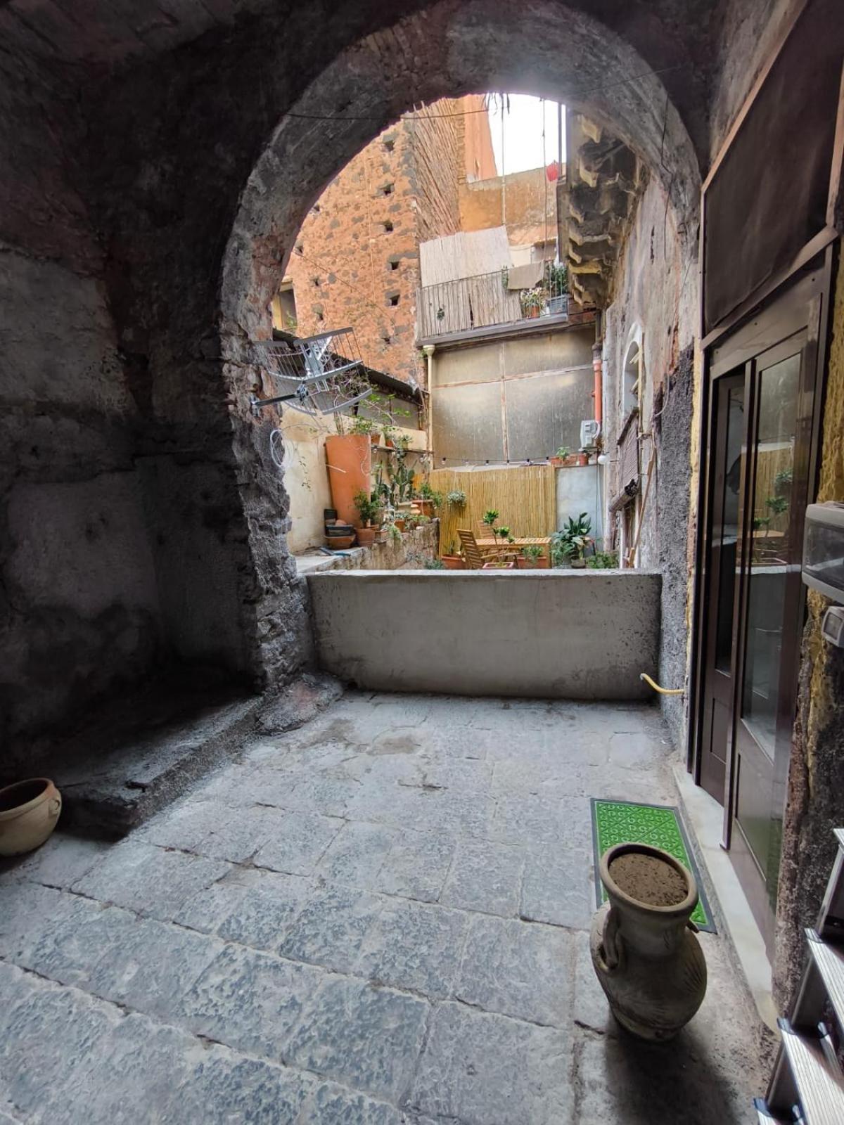 Opificio 11 House Apartment คาตาเนีย ภายนอก รูปภาพ